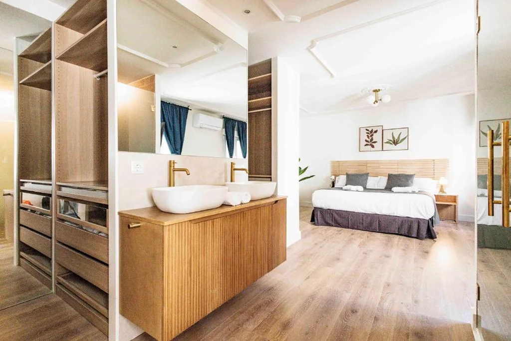 Deluxe-Zimmer mit Kingsize-Bett — Ananda Boutique Coliving