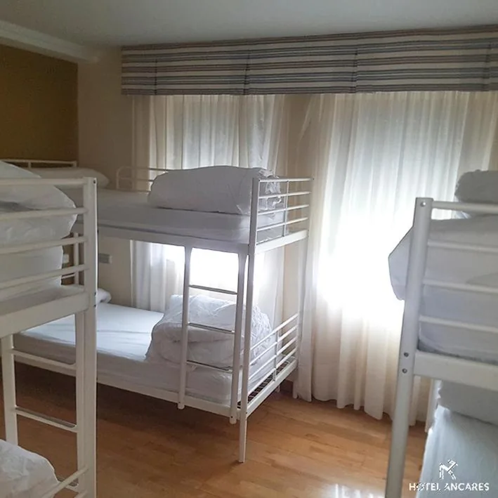 Letto a castello in camera condivisa mista — Ancares
