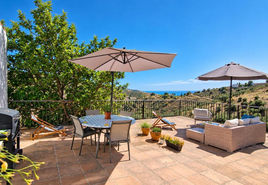 Andalusian Finca with Charming Rural Cottages, 30 min from Malaga