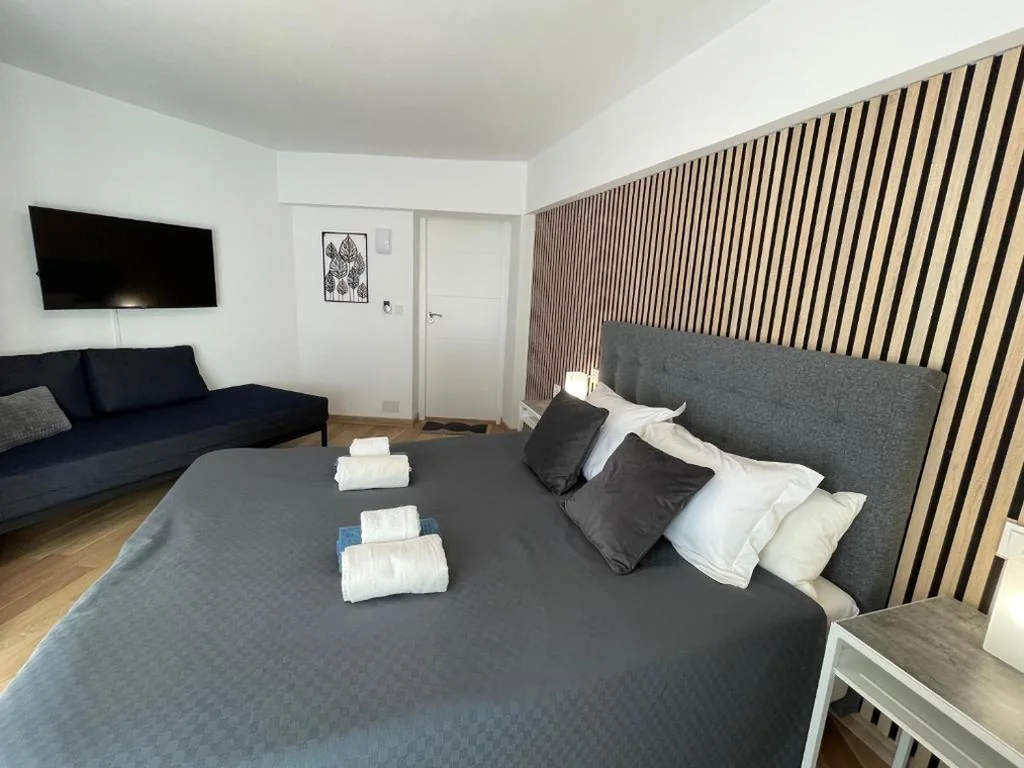 Deluxe Doppelzimmer (2 Erwachsene + 1 Kind) — Anna's garden