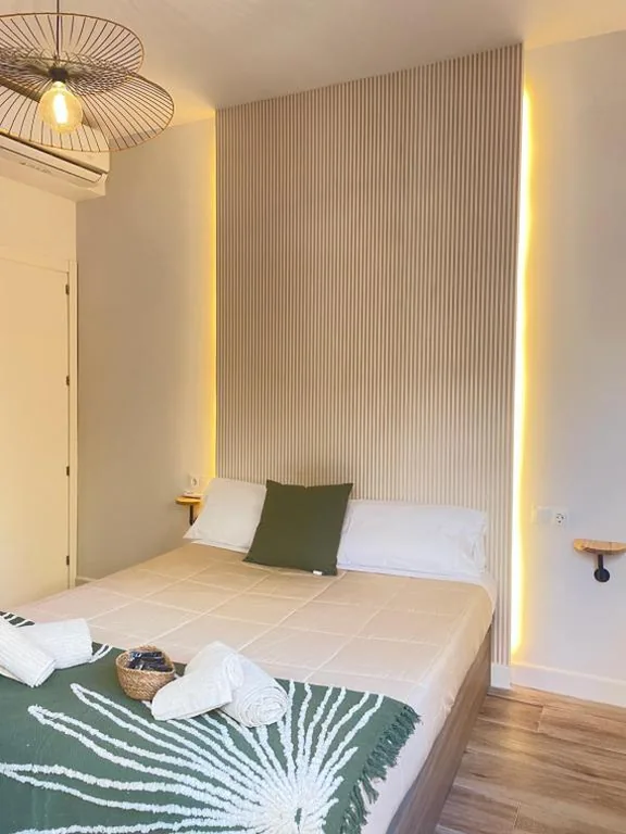共用バスルーム付きダブルルーム — Annamaria B&B Alicante Centro
