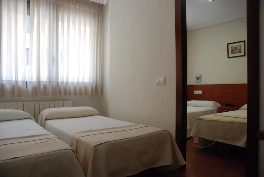 Habitación Cuádruple Estándar — Apartahotel FC Catedral