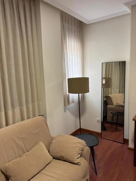 Habitación Doble Estándar con sofá — Apartahotel FC Catedral