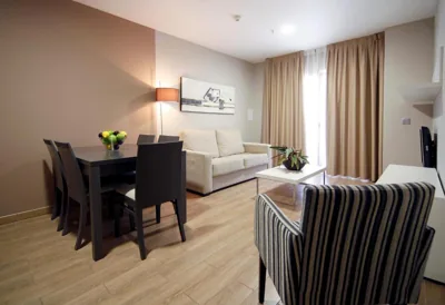 Apartahotel & Spa Jacetania — 写真 2