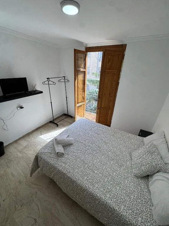 Camera matrimoniale con bagno in condivisione — Apartament Mediteranean
