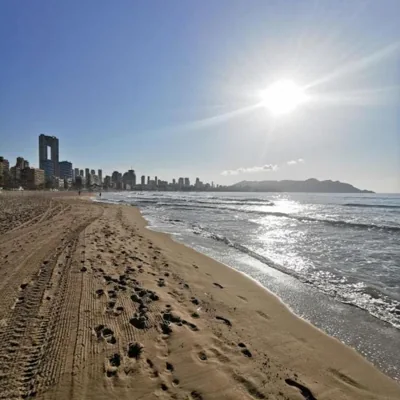 Apartamento ALMA con terreno privado y parking compartido - a 800m de Playa Poniente — 写真 2