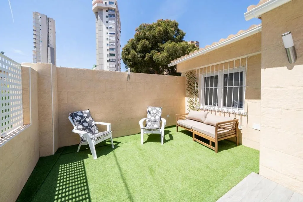 1ベッドルームの一棟貸し別荘 — Apartamento ALMA con terreno privado y parking compartido - a 800m de Playa Poniente