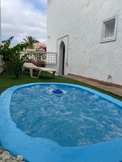 Apartamento con jardín y pequeña piscina privada para refrescarse — Foto 4