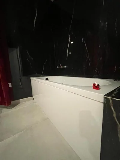 Apartamento con jardín y pequeña piscina privada para refrescarse — Foto 6