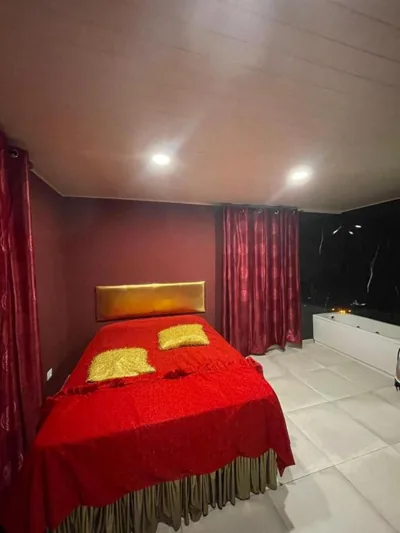 Apartamento con jardín y pequeña piscina privada para refrescarse — Foto 7