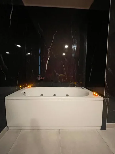 Apartamento con jardín y pequeña piscina privada para refrescarse — Foto 9