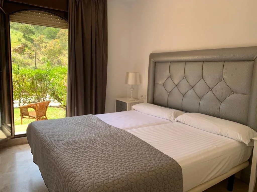 Appartement 2 chambres — Apartamento espacioso con seis piscinas muy tranquilo y jardines cercano a la playa