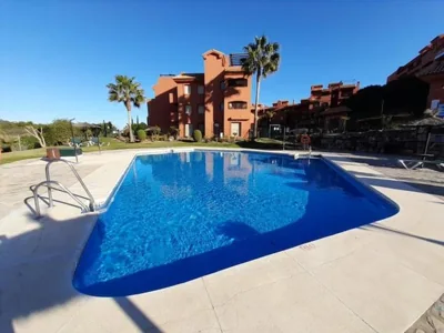 Apartamento espacioso con seis piscinas muy tranquilo y jardines cercano a la playa — photo 4