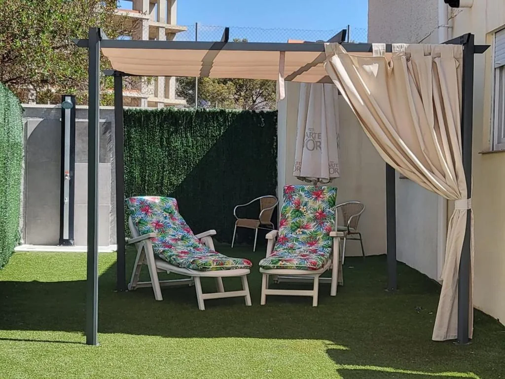 Apartamento Loft con terreno privado y parking compartido - a 800m de Playa Poniente