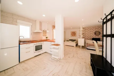 Apartamento Loft con terreno privado y parking compartido - a 800m de Playa Poniente — 写真 7