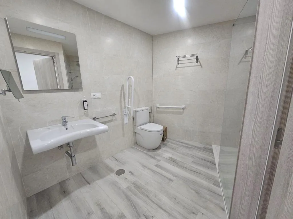 バリアフリー対応ダブルルーム・ベッド2台 — Apartamentos Antequera - Parking y Terraza con Vistas
