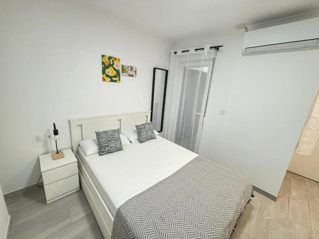 Apartamento (03) com terraço (rés do chão) — Apartamentos Benalua Alicante - Con Parking - Elegir en el momento de la reserva