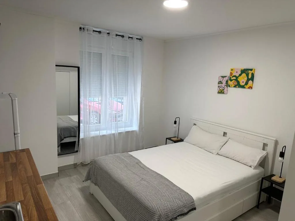 Estúdio (01), casa de banho adaptada para pessoas com mobilidade reduzida (rés do chão) — Apartamentos Benalua Alicante - Con Parking - Elegir en el momento de la reserva