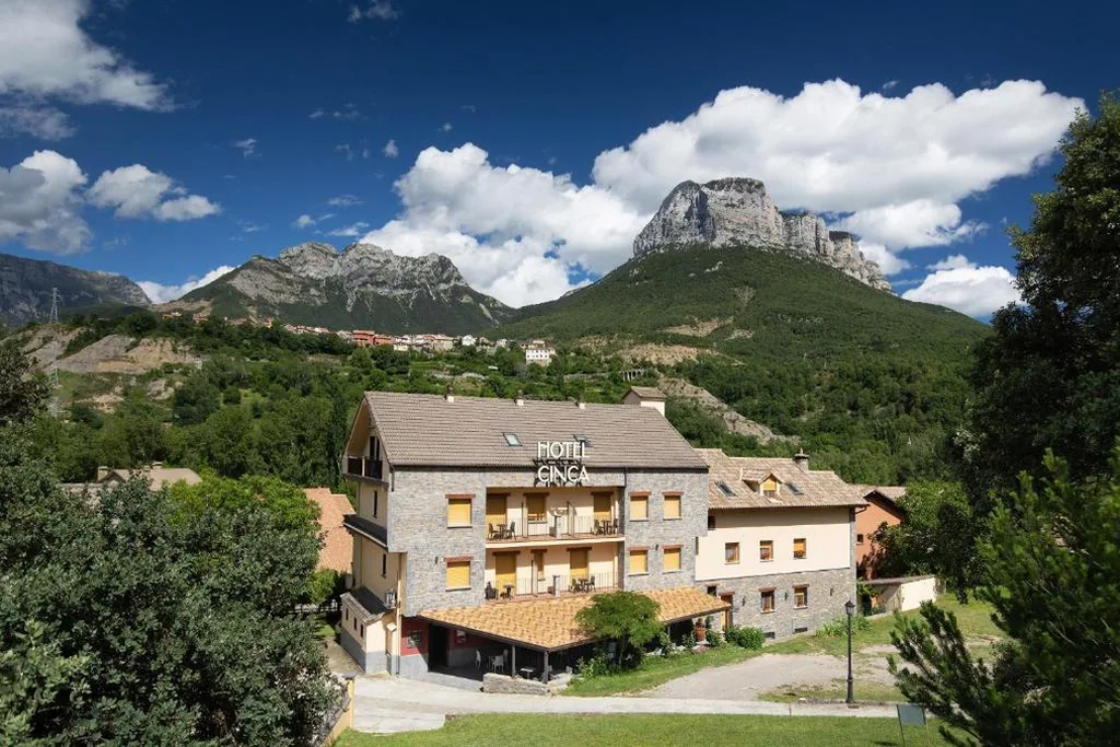 Apartamento de 2 dormitorios (4 adultos) — Apartamentos Cinca