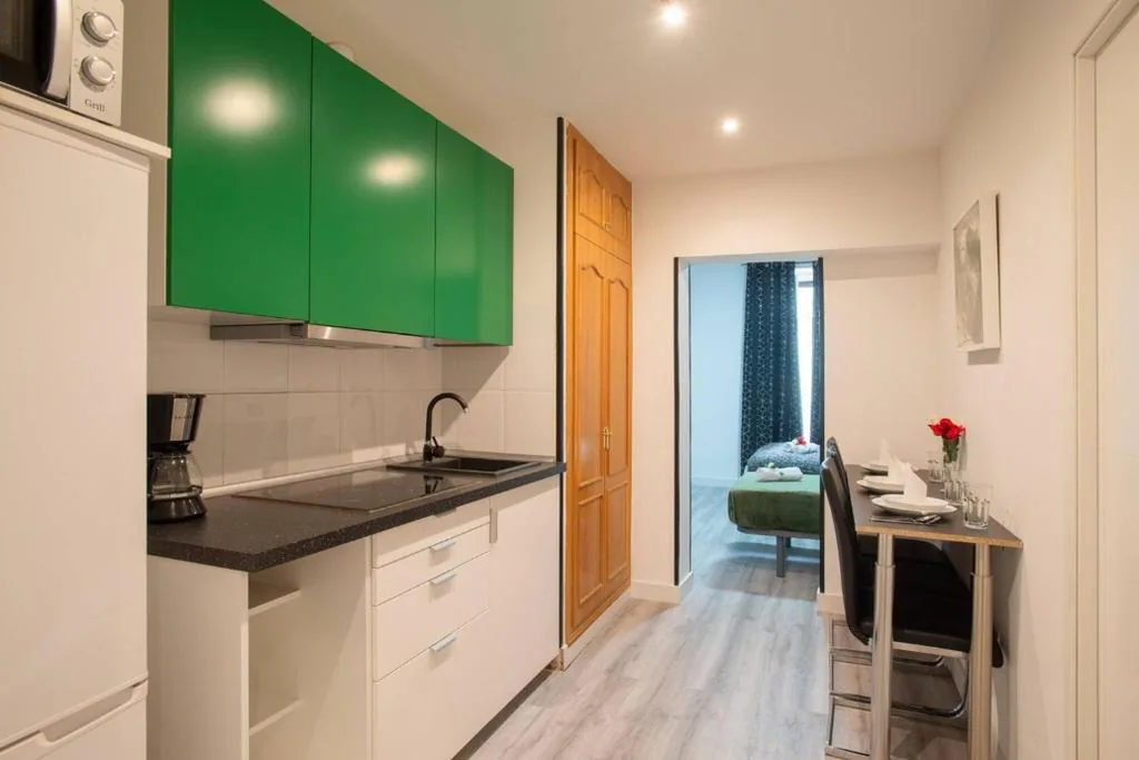 Monolocale con balcone — Apartamentos Day Madrid GRAN VIA I