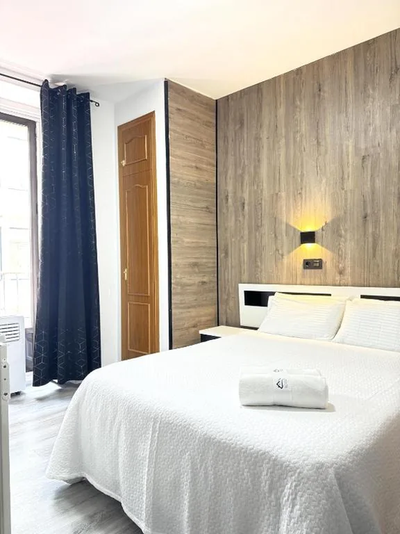 Camera Deluxe — Apartamentos Day Madrid GRAN VIA I