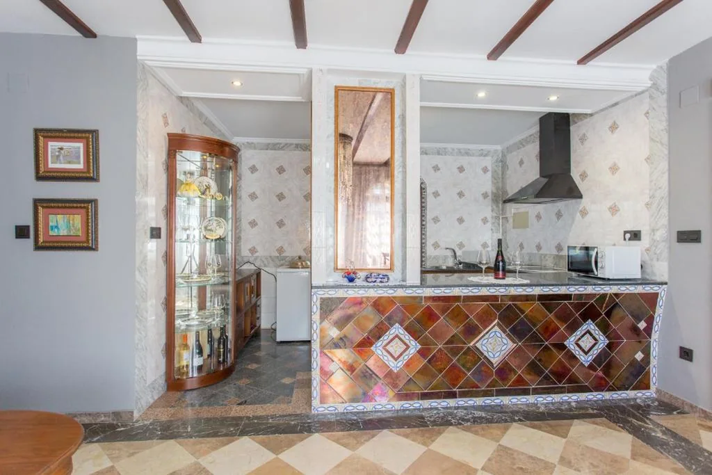 Camera familiare con balcone — Apartamentos Gaudi Style