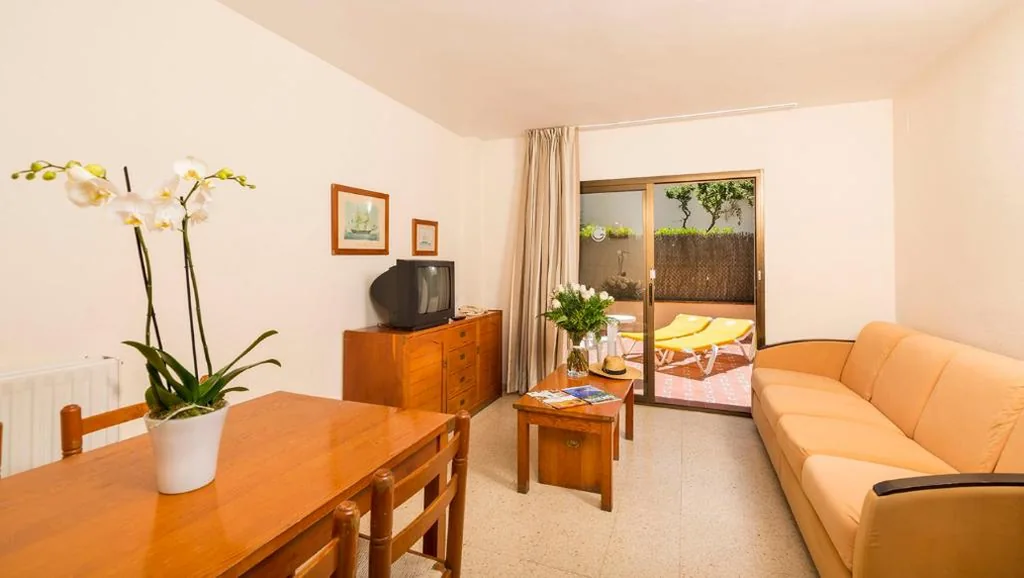 Apartment mit Terrasse — Apartamentos Guitart