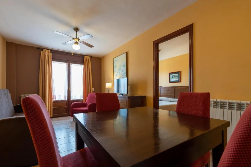 Apartamento com 1 quarto (2 adultos + 2 crianças) — Apartamentos La Trufa Negra