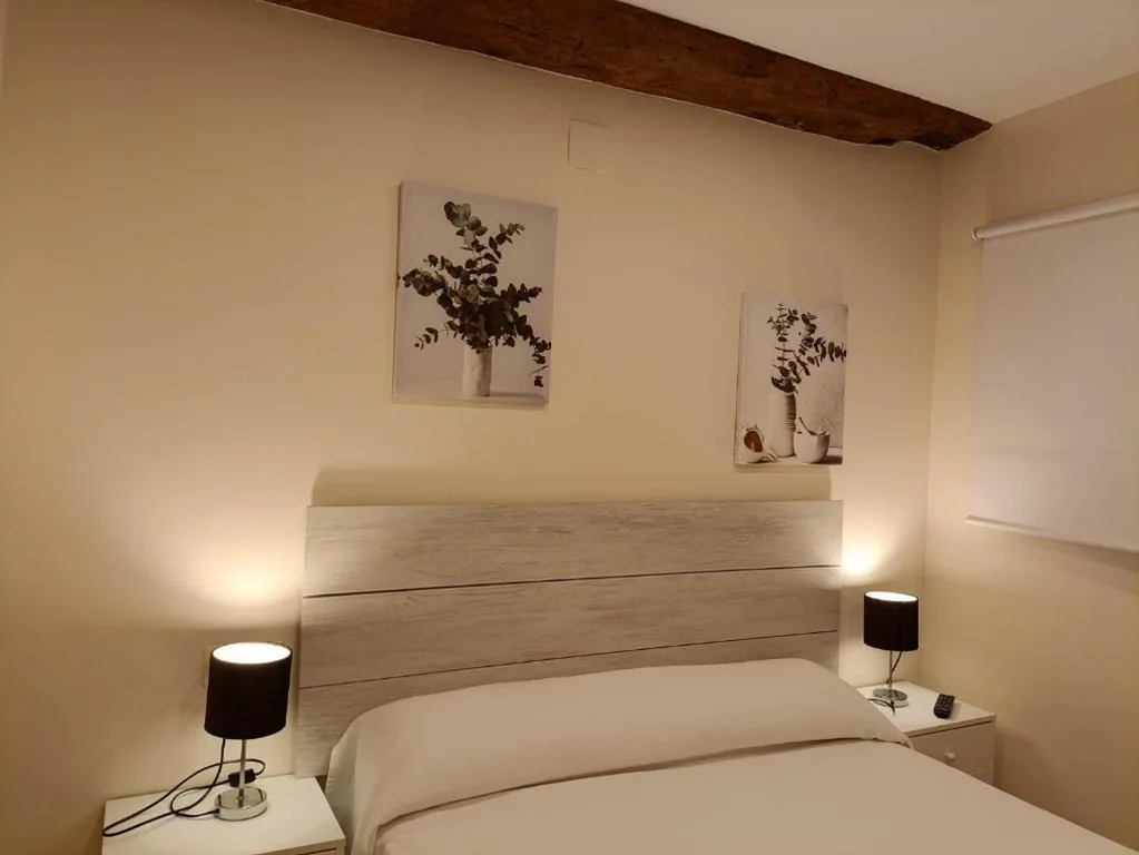 Habitación Doble con baño privado — Apartamentos La Venta del Rome