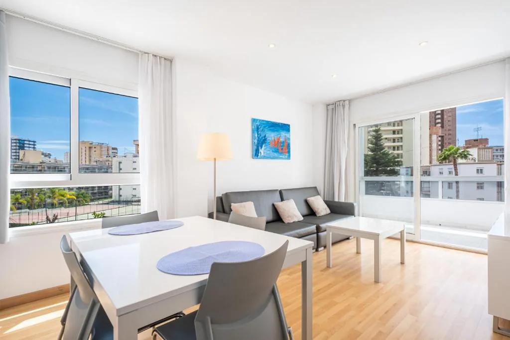 Appartamento con terrazza — Apartamentos Les Dunes Centro Levante Beach