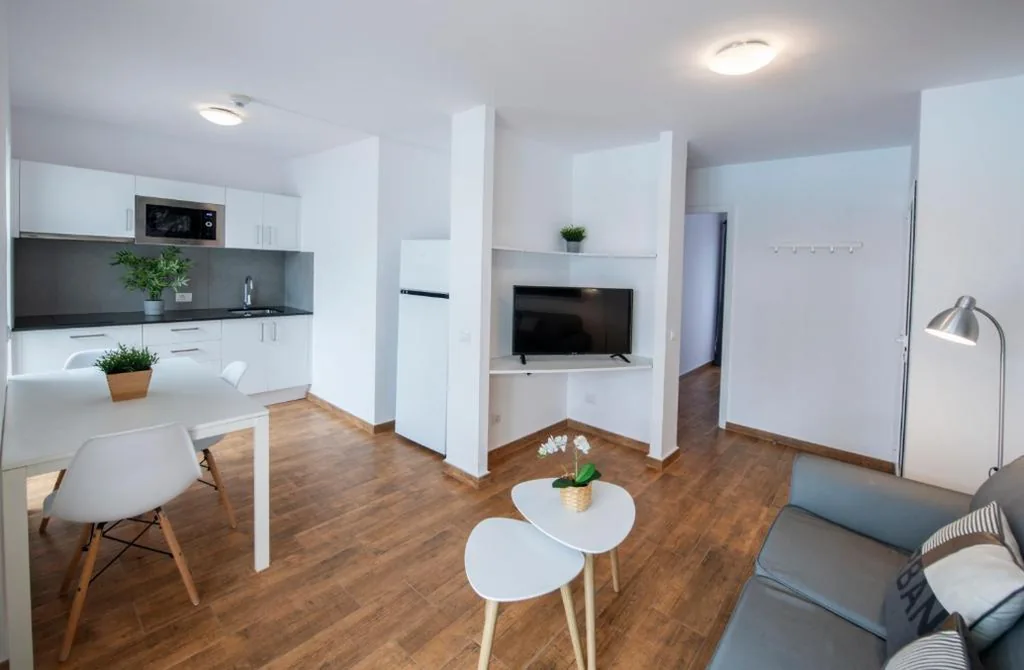 Superior-Apartment mit 2 Schlafzimmern und Terrasse — Apartamentos Los Rosales
