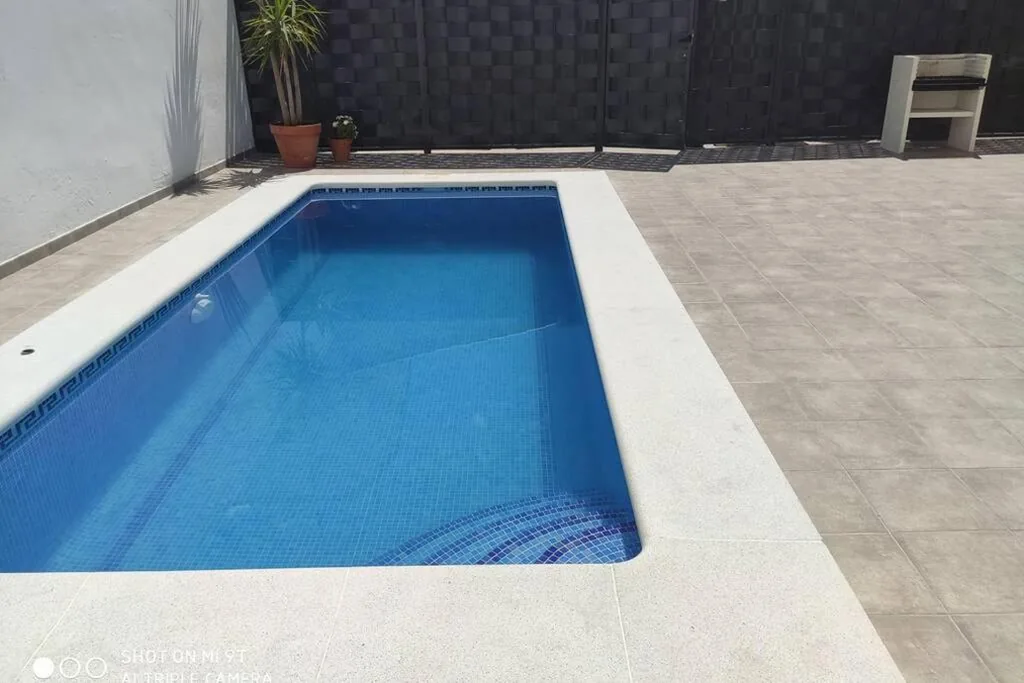 Casa de 4 dormitorios — Apartamentos NayDa Gran casa con piscina