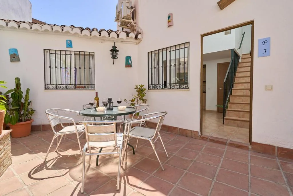 Appartamento con terrazza — Apartamentos Nerjaluna