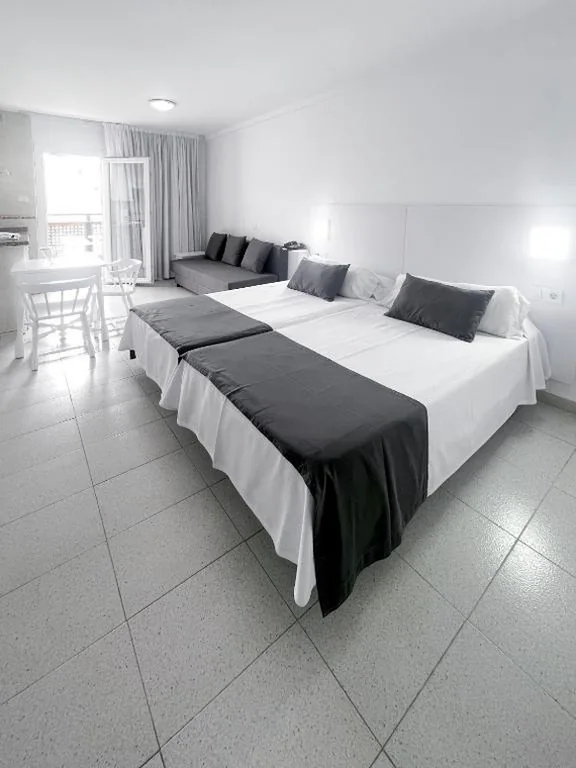 Habitación Triple Estándar — Apartamentos Pez Azul
