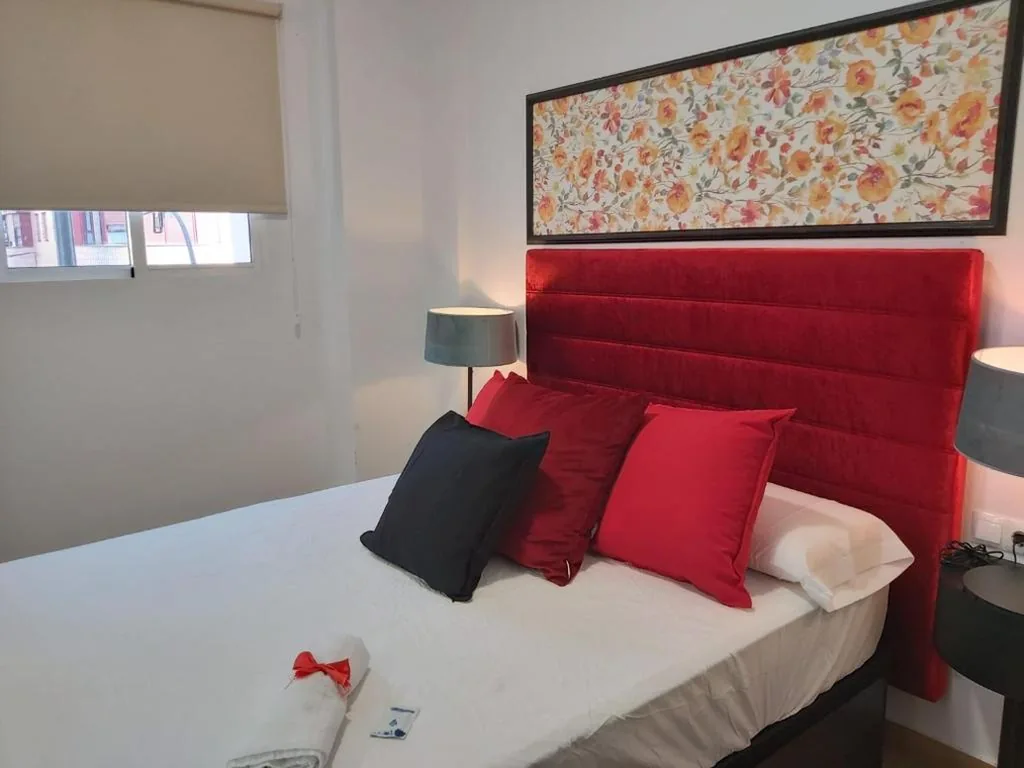 Doppelzimmer mit eigenem Bad — Apartamentos Rous - Solo adultos