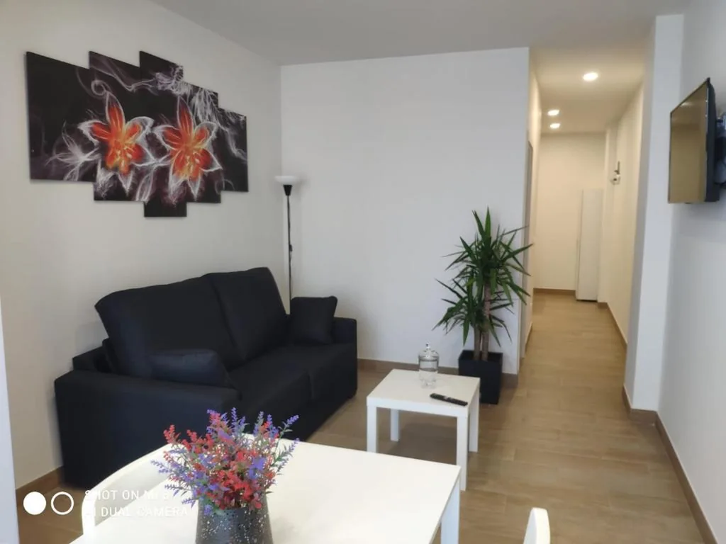 Studio avec terrasse — Apartamentos Silgar Plaza