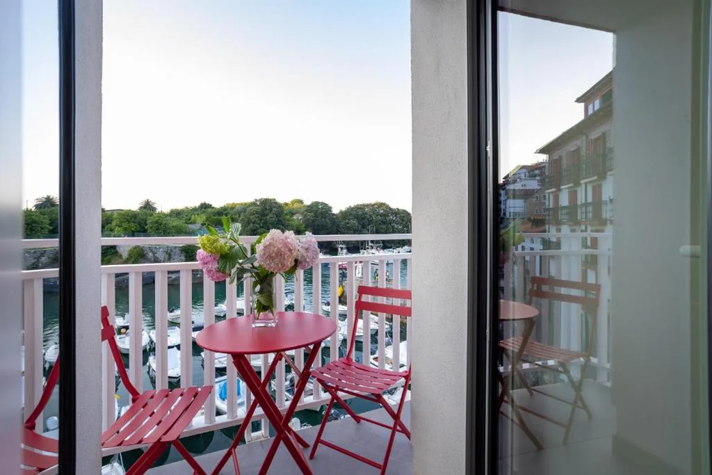 Appartamento con 2 camere da letto, balcone e vista sul mare — Apartamentos&Spa Mundakaport