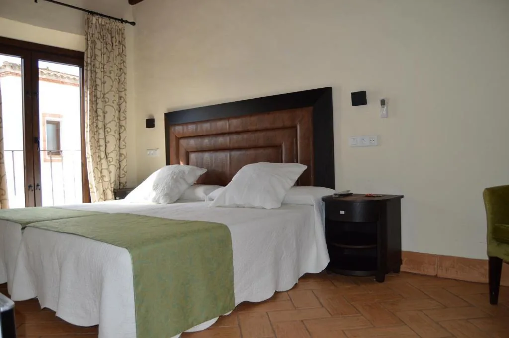 Doppelzimmer mit 1 oder 2 Betten — Apartamentos Turísticos - Hostal Los Alisos