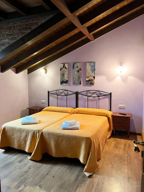 Apartamentos y Pensión El Campanu