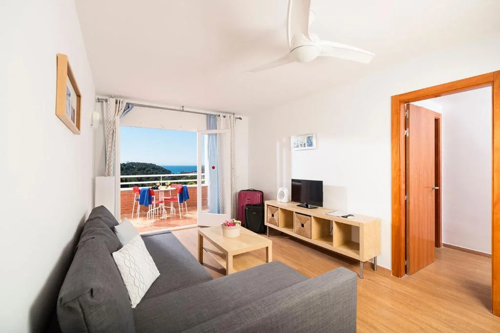 Appartamento con vista mare (2 adulti + 2 bambini) — Apartaments Els Llorers