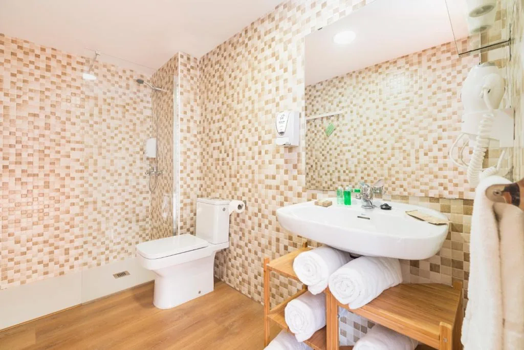 Appartamento con 1 camera da letto e vista sulle montagne (3 adulti + 1 bambino) — Apartaments Els Llorers