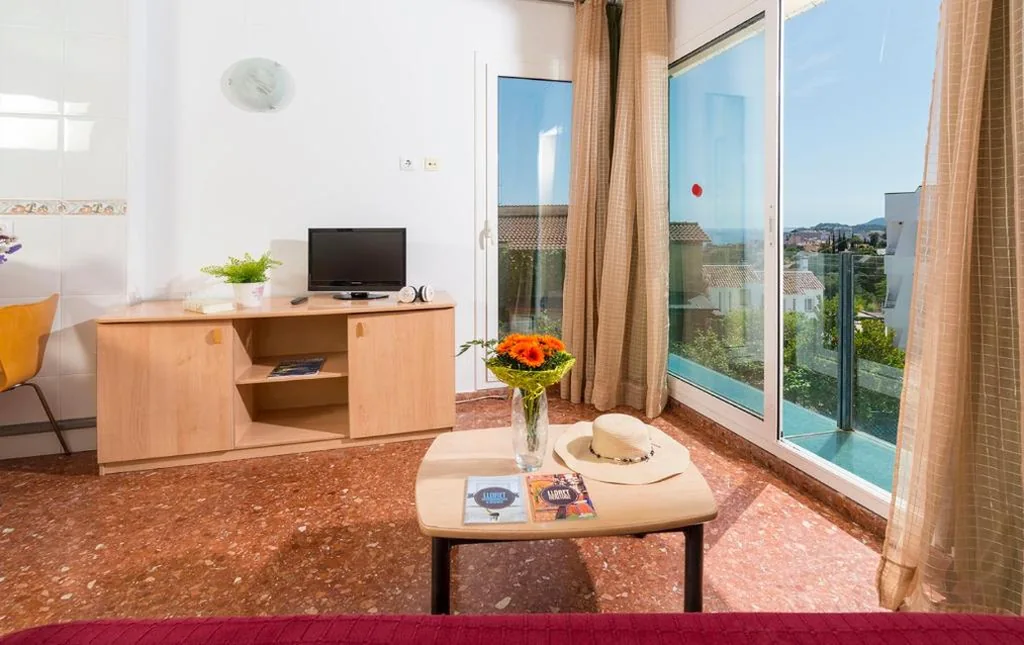 Appartamento con 2 camere da letto e vista sulle montagne (4 adulti + 2 bambini) — Apartaments Els Llorers