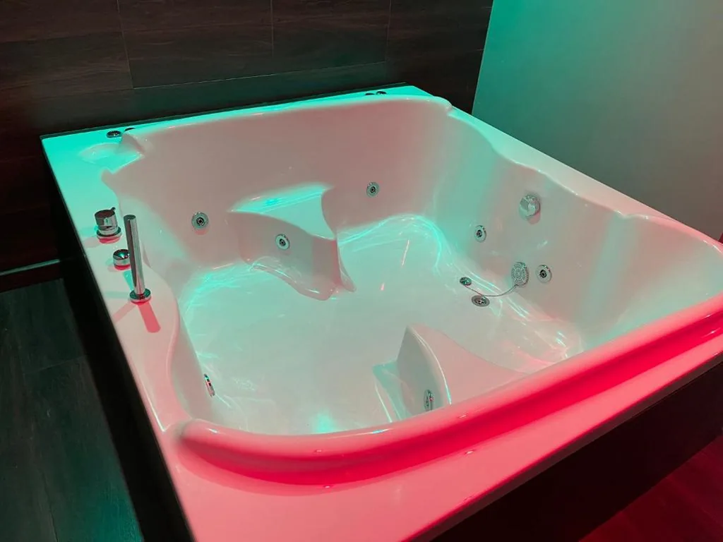 Appartement Romantique avec jacuzzi — Aparthotel Arenteiro