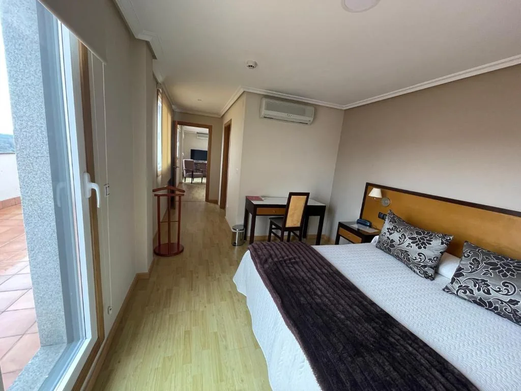 Chambre Double avec terrasse — Aparthotel Arenteiro