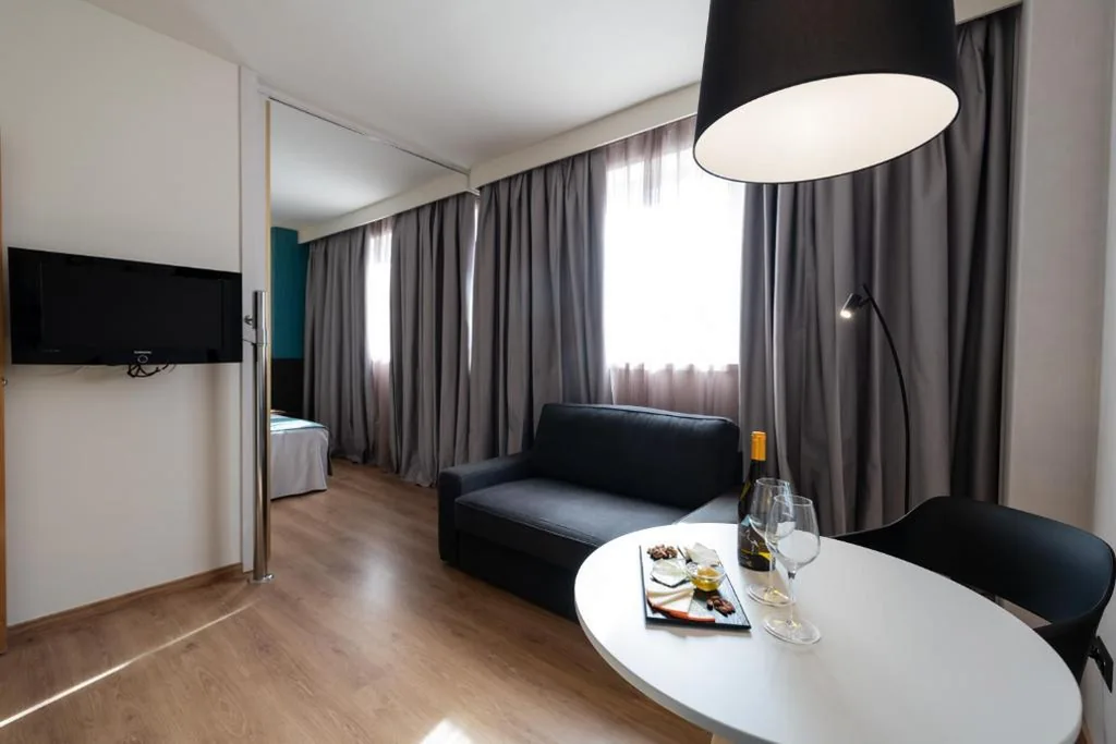 Camera doppia Superior con 2 letti singoli — Aparthotel Atenea Barcelona