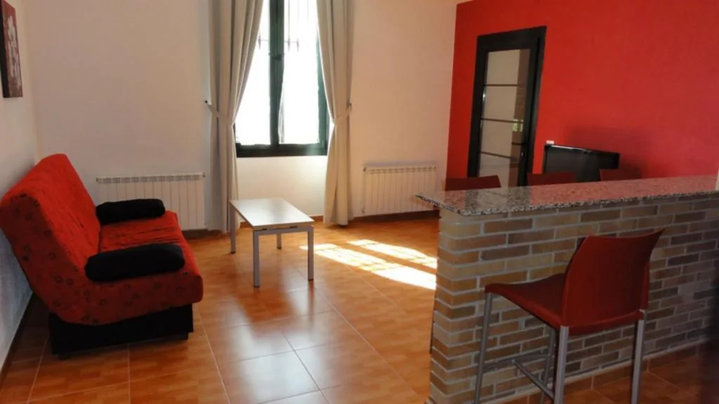 Three-Bedroom Apartment (6 people) — Aparthotel Can Gallart