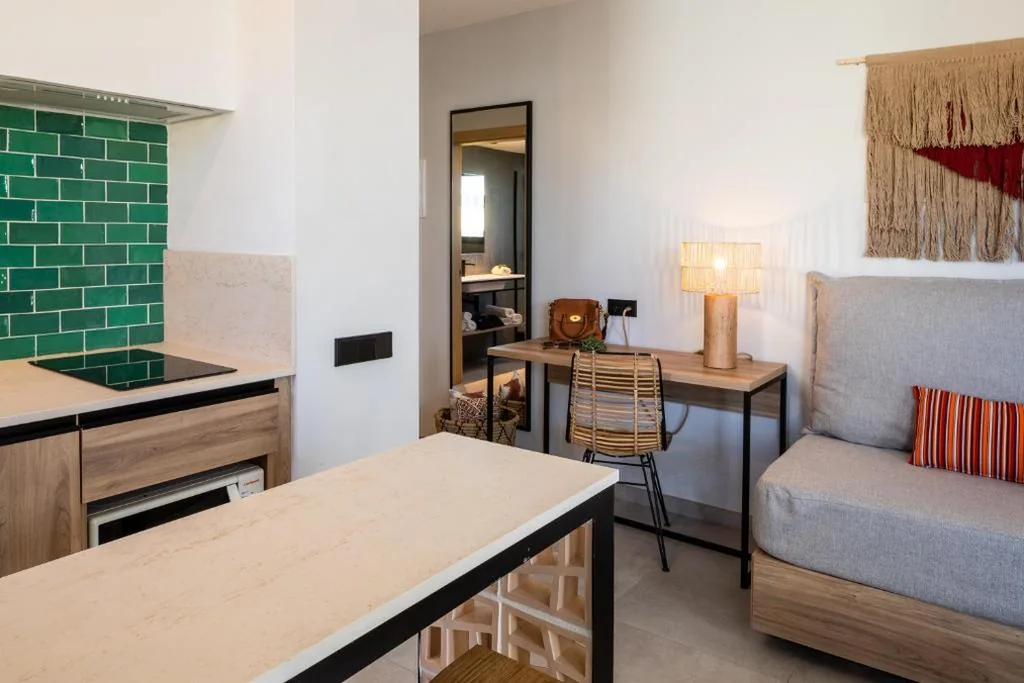 Appartamento con 1 camera da letto e balcone — Aparthotel Casita Blanca - Adults Only