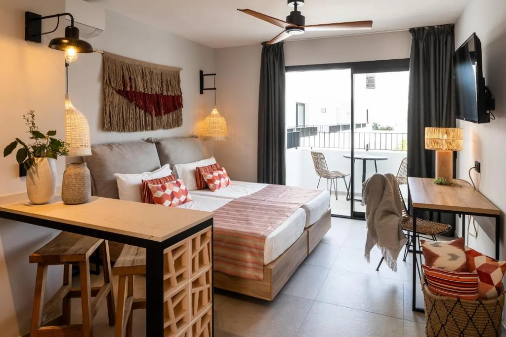 Monolocale con balcone (2 adulti) — Aparthotel Casita Blanca - Adults Only