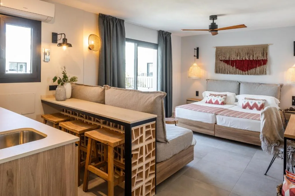 Monolocale con balcone (3 adulti) — Aparthotel Casita Blanca - Adults Only
