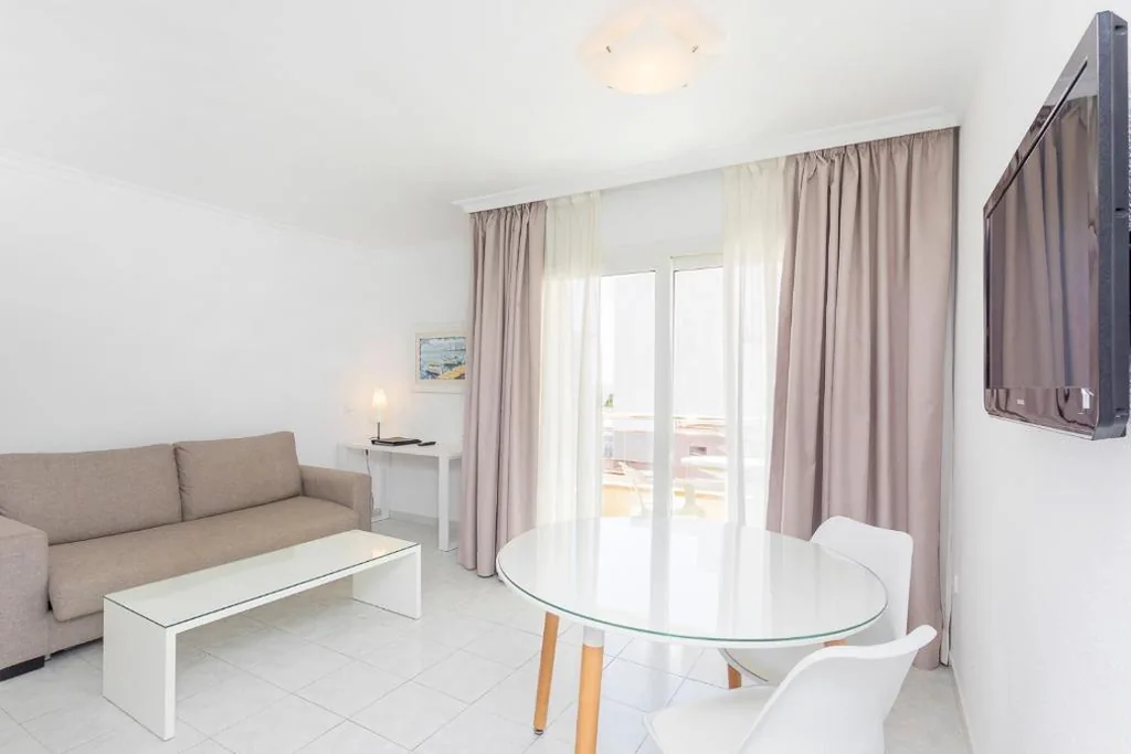 Apartamento Clásico Estándar (2 adultos + 1 niño) — Aparthotel Duquesa Playa